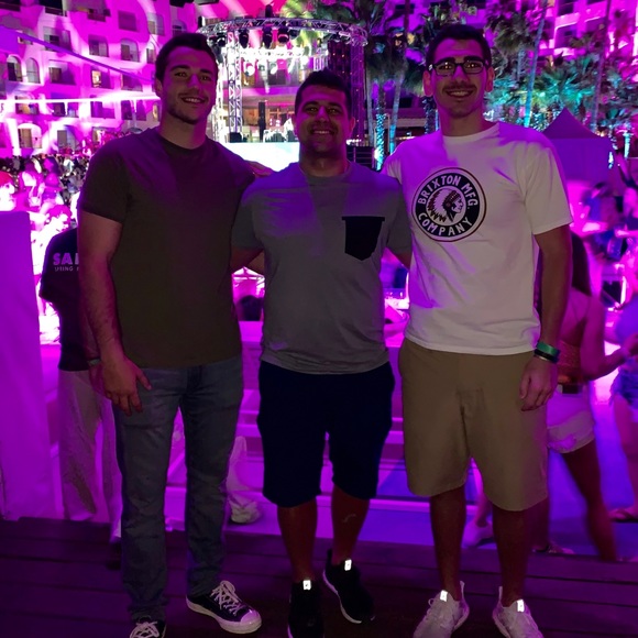 Meet your Posher, Dominic - Picture 3 of 4